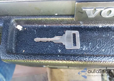 1991 Volvo 240 z USA, uszkodzony, nr VIN YV1AA8842M1453392